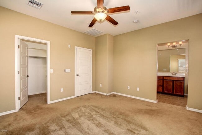 Building Photo - 3 BDRM W/DEN TOWNHOUSE IN PHX