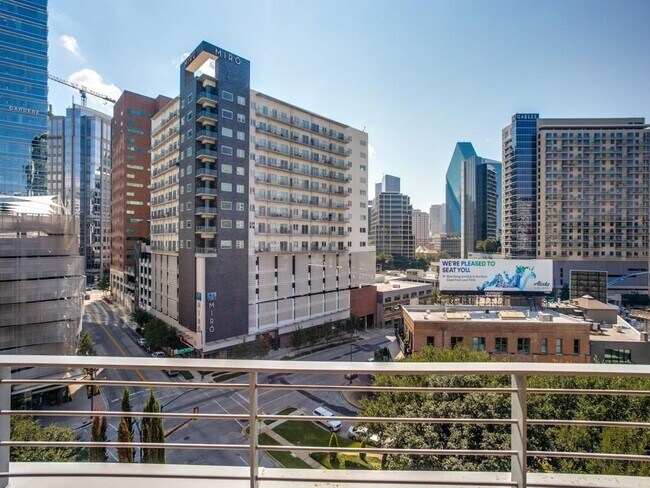 Foto del edificio - 2011 Cedar Springs Rd