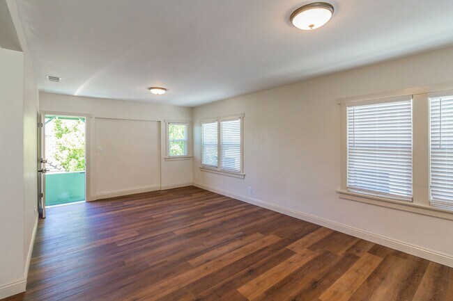Foto del edificio - 338 S Benton Way