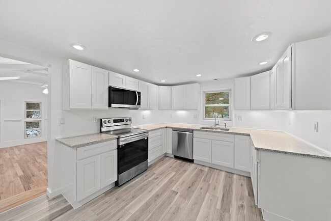 Building Photo - 4 Oaken Bucket Ln