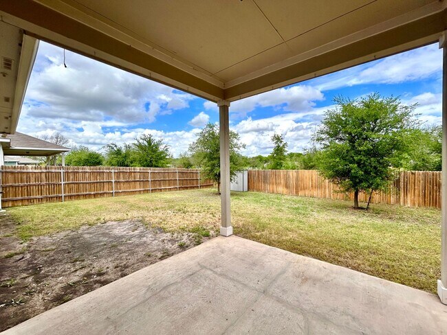 Foto del edificio - 12012 Saddle Rock Dr