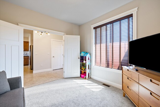 Foto del edificio - Beautiful Home Close to I82 and Desert Hills Middle School