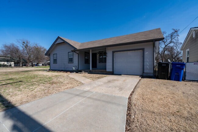 Building Photo - Newly Renovated 3bed 2 bath Broken Arrow H...
