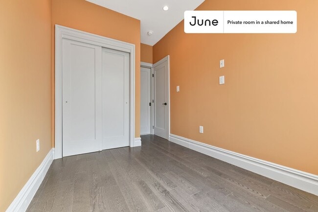 Foto del edificio - Private bedroom in 3 bed/2 bath Home
