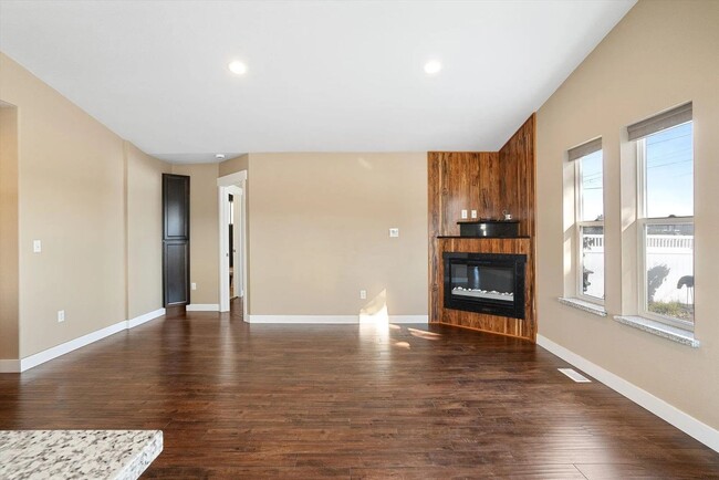 Foto del edificio - Now Available for Rent – Beautifully Upgra...
