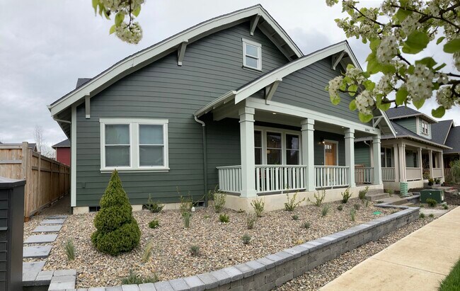 Charming front porch - 1094 Berkeley Ln E