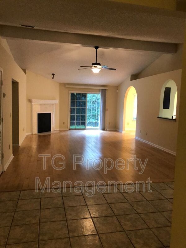 Foto del edificio - 12910 Forest Glen Ct S