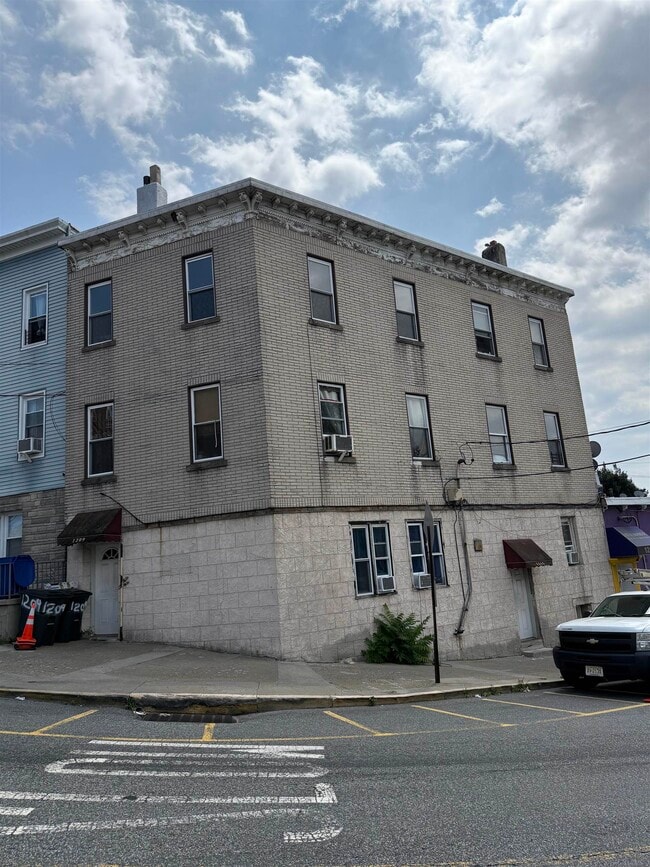 Building Photo - 1209 43rd St