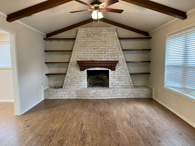 Building Photo - 1814 Medina Dr
