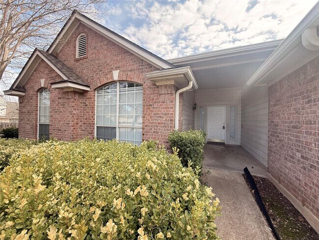 Foto del edificio - 708 Spring Brook Ln