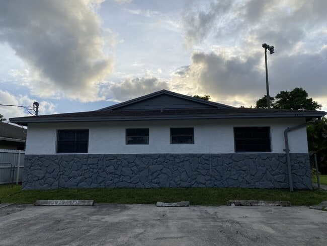 Building Photo - 3435 SW 62nd Way