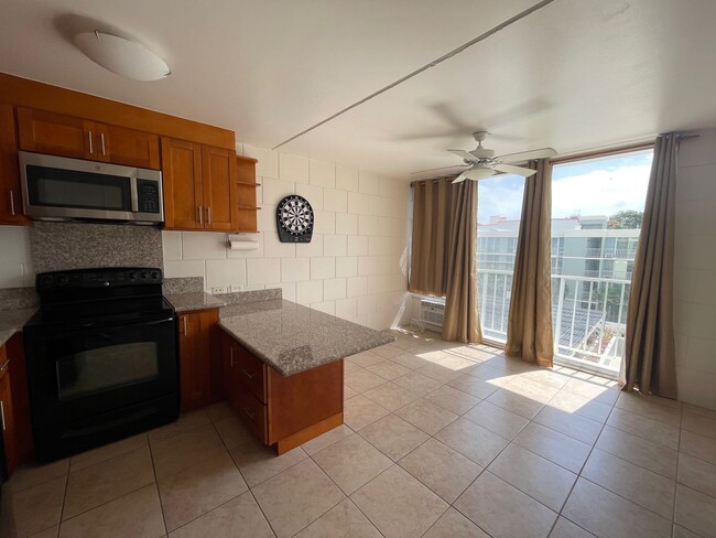 Building Photo - Waialae Place - 1 bedroom, 1 bath unit w/1...