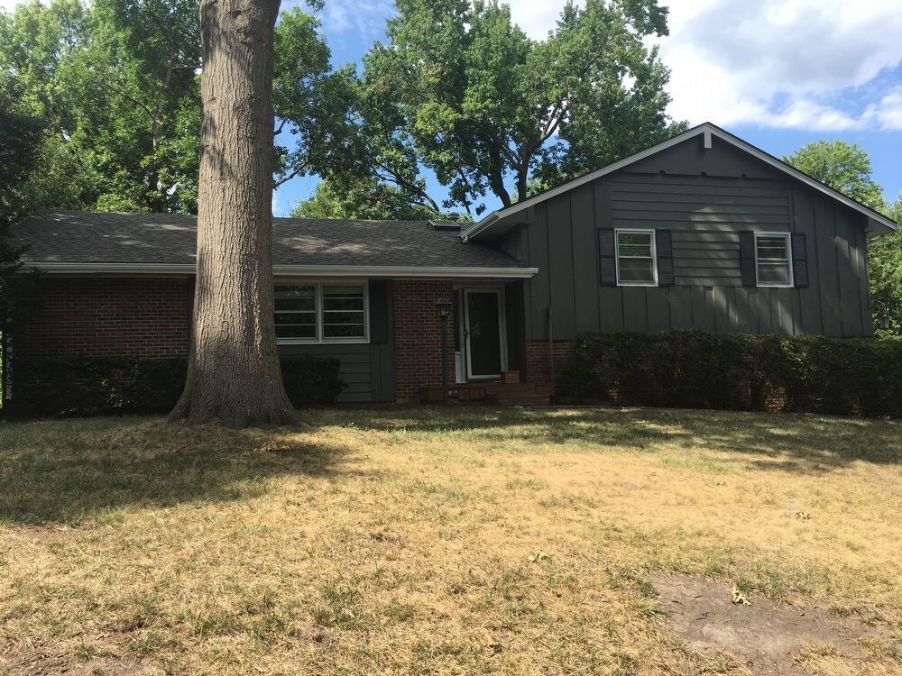 JOCO HOME IN AMAZING LOCATION