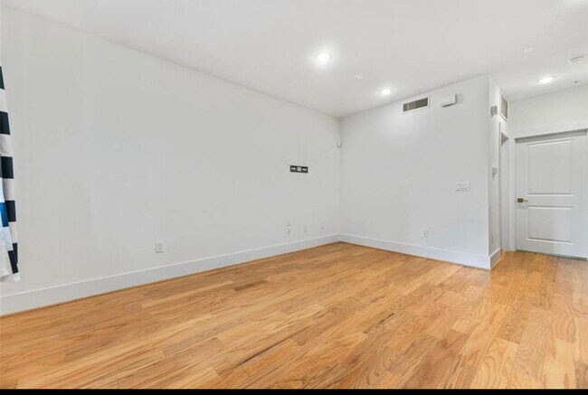 Foto del edificio - 2401 Crawford St