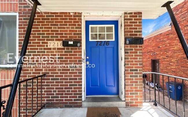 Building Photo - 3 Bed / 1 Bath / Vouchers Accepted / Available Now!