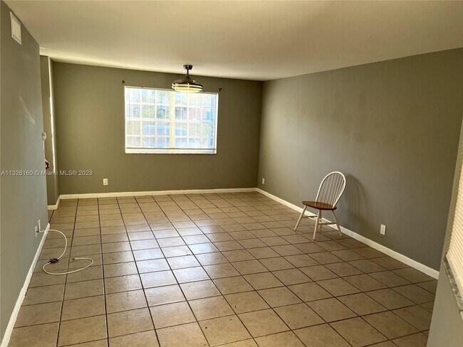 Foto del edificio - 8657 SW 5th St
