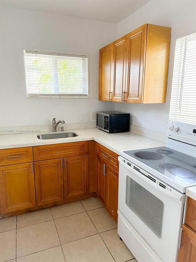 Foto principal - 1950 SW 41st Ave