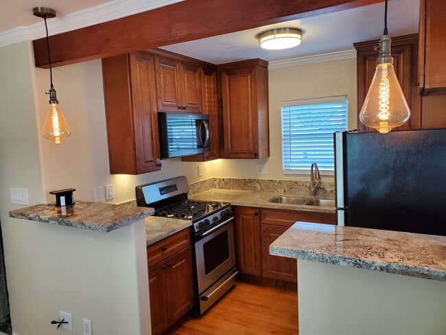 Building Photo - 3549 Highland Ave