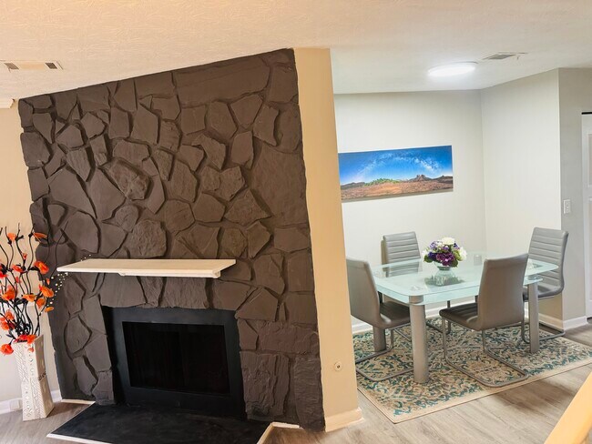 Building Photo - 555 Prince of Wales
