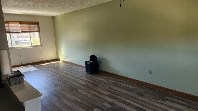 Foto del edificio - 620 Mistletoe Ct