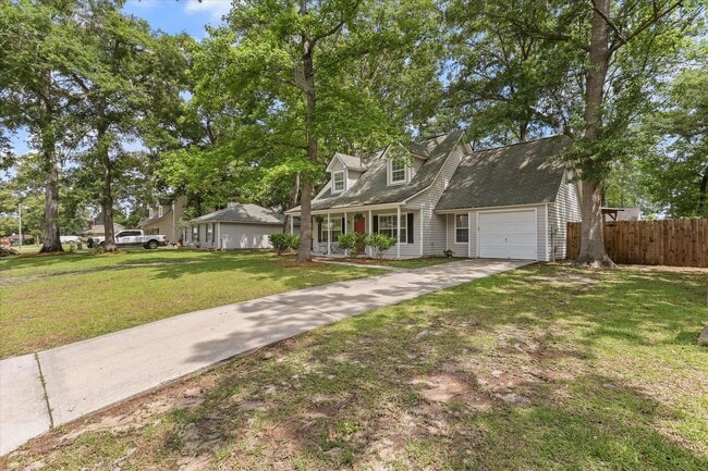 Building Photo - Cute 3 bedroom