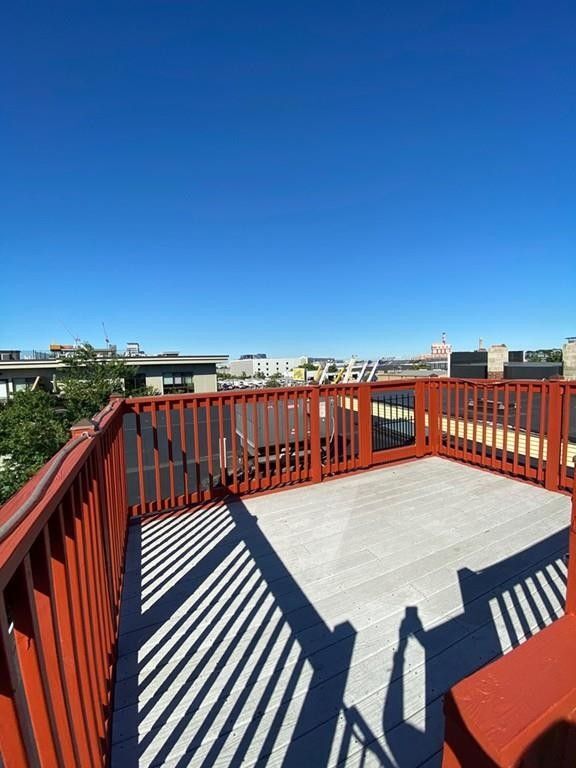 Foto del edificio - 261 W 2nd St