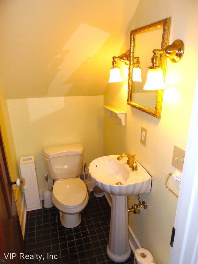 Building Photo - 2209 Stratford Rd