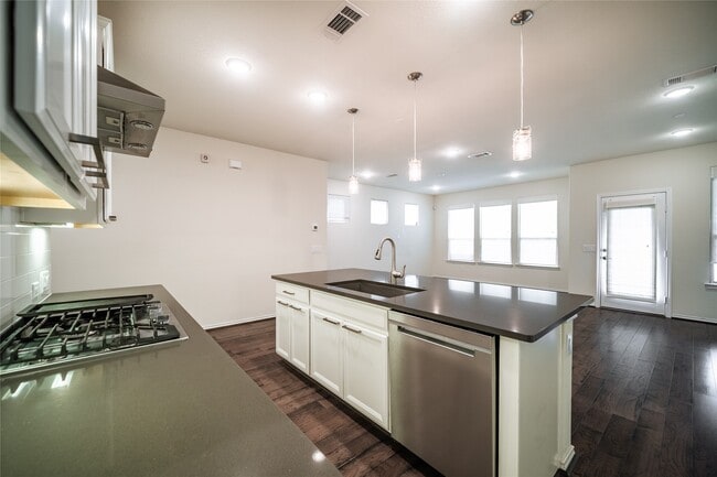 Building Photo - 10918 Cannes Memorial Dr