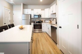 Building Photo - VALO at South Haven Farms