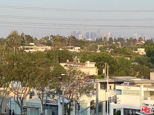 Foto del edificio - 8535 N W Knoll Dr