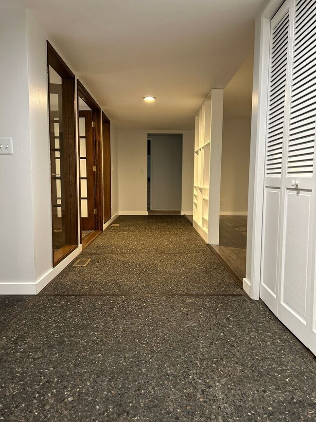 Foto del edificio - Houk Duplex