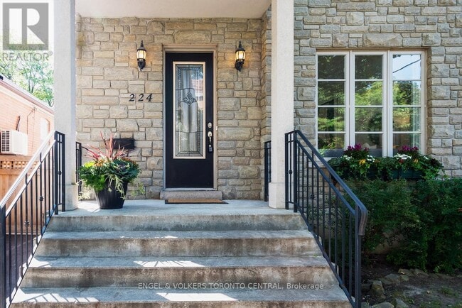 Photo du bâtiment - 224 Randolph Rd