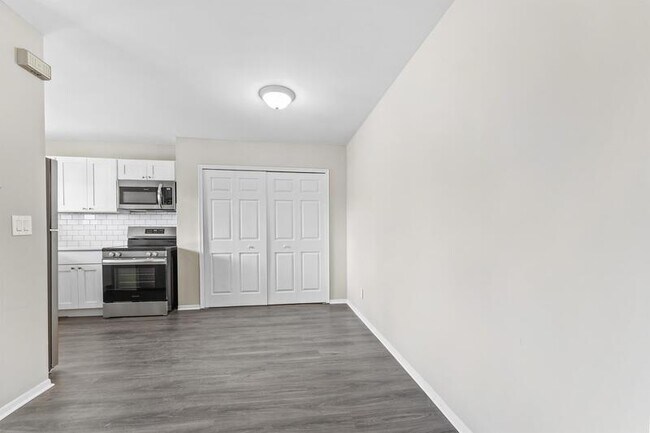 Building Photo - 4064 Columbus St