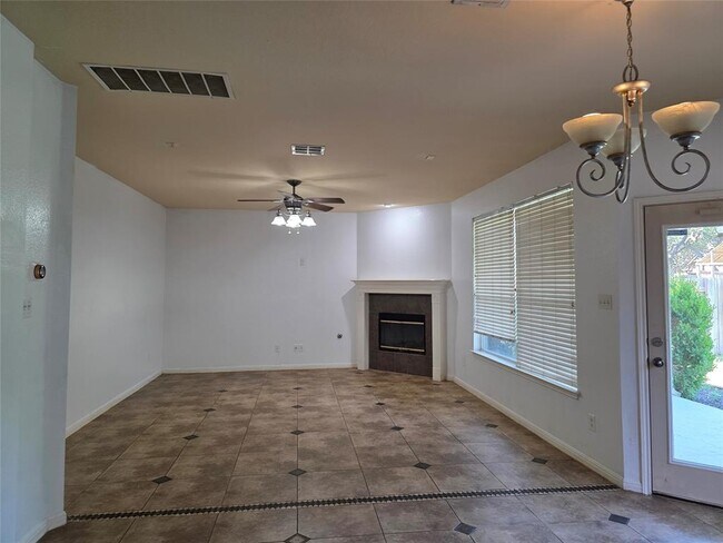 Foto del edificio - 1826 Paradise Ridge Dr