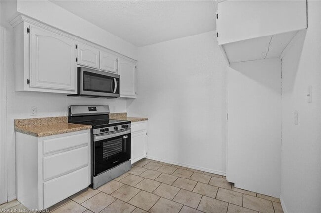 Building Photo - 2030 S L St