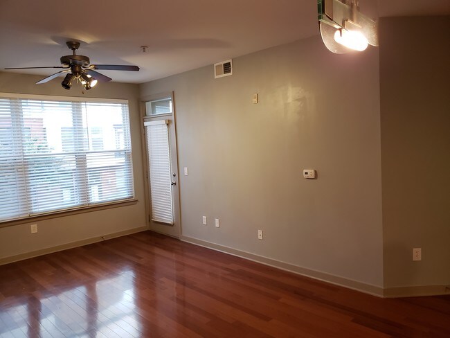 Foto del edificio - 390 17th St NW