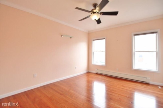 Building Photo - 3 br, 2 bath Apartment - 190 Walnut St