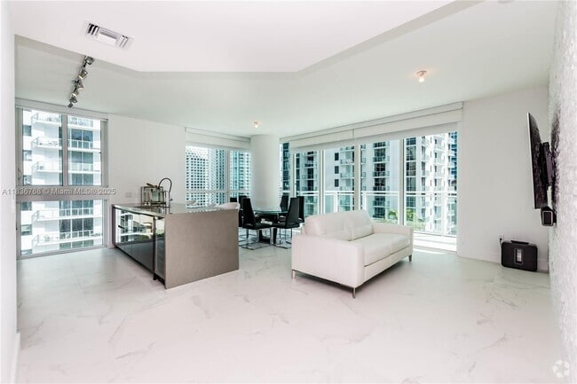 Building Photo - 1080 Brickell Ave