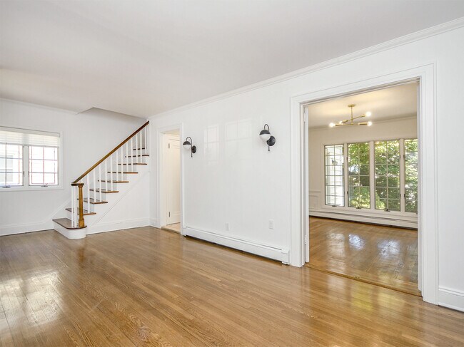 Foto del edificio - 121 Hillcrest Ave