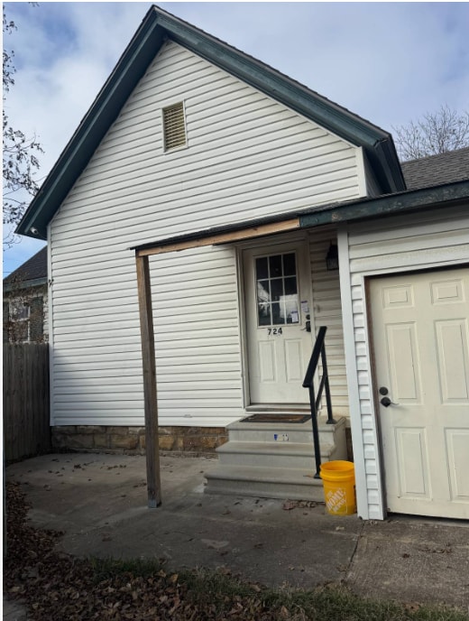 Building Photo - 724 E Delaware Ave