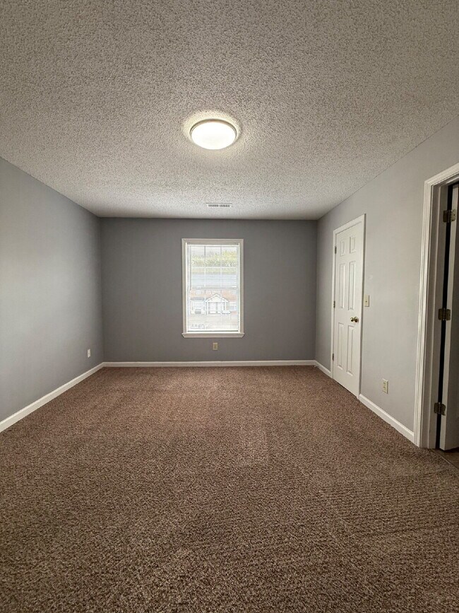 Foto del edificio - 3864 NORTHEAST DRIVE