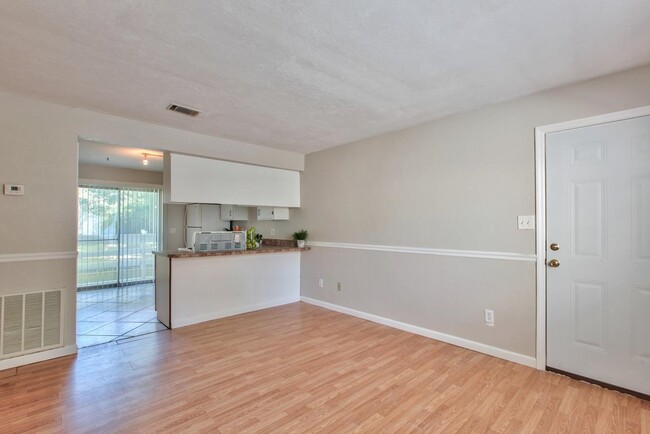 Building Photo - 1027 Crossing Brook Way