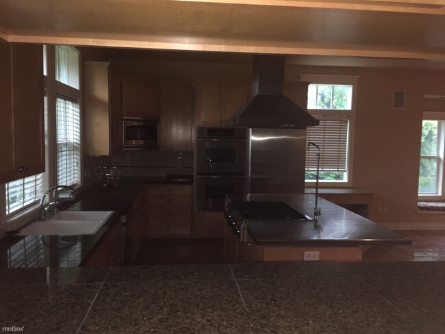 Foto del edificio - 8222 Broadacres Rd NE