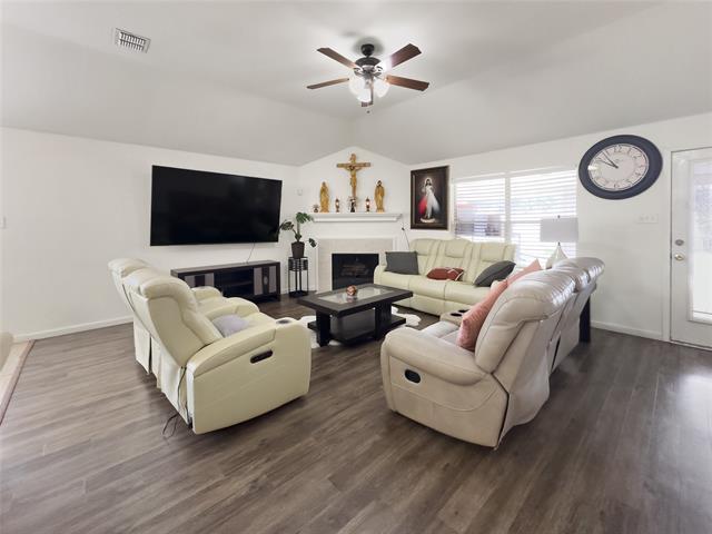 Building Photo - 2823 Brookhurst Dr