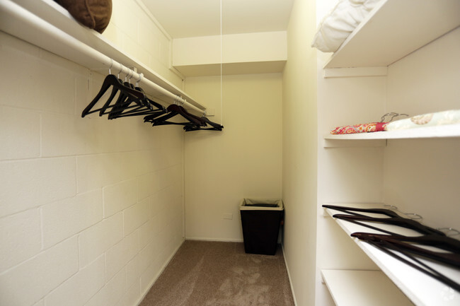 Walk in Closet - Linden Park Apartments