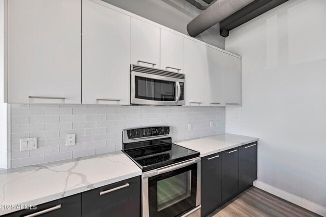 Building Photo - 1 E Lexington Ave