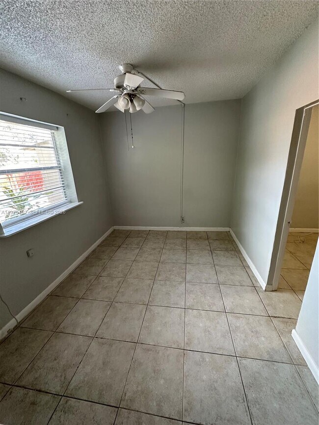 Foto del edificio - 2443 Cleveland St