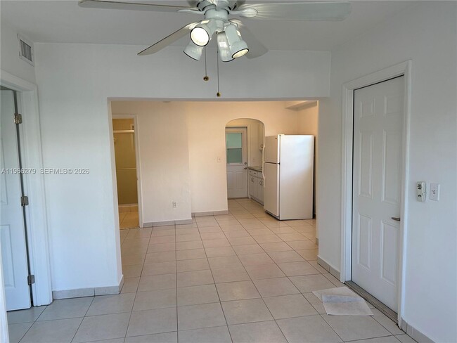 Building Photo - 3630 SW 26th St
