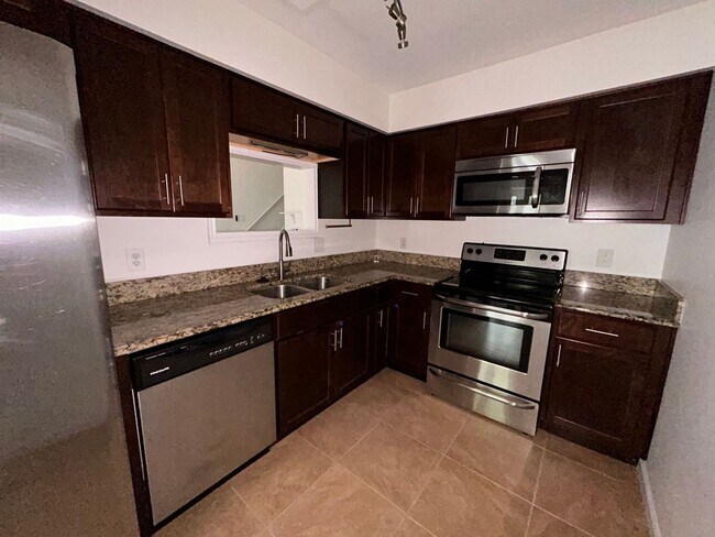 Building Photo - 3225 Rosegate Ct