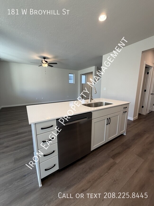 Foto del edificio - 181 W Broyhill St